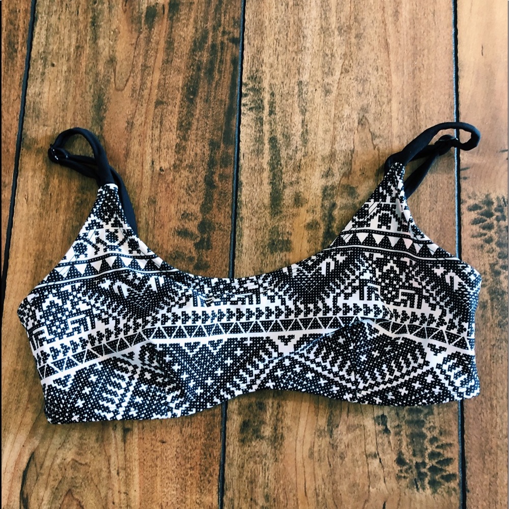 Black and white patterned swim top
